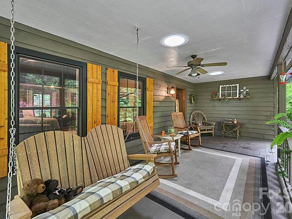 4th image of 29 Shadow Brook Dr