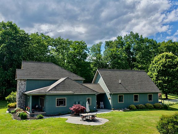 3rd image of 212 Ironwood Ln