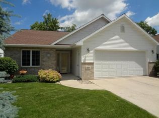 305 E Wolf River Ave, New London, WI 54961