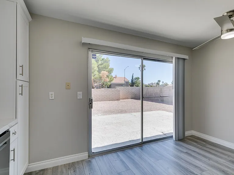 8292 Palmada Dr — Photo 21