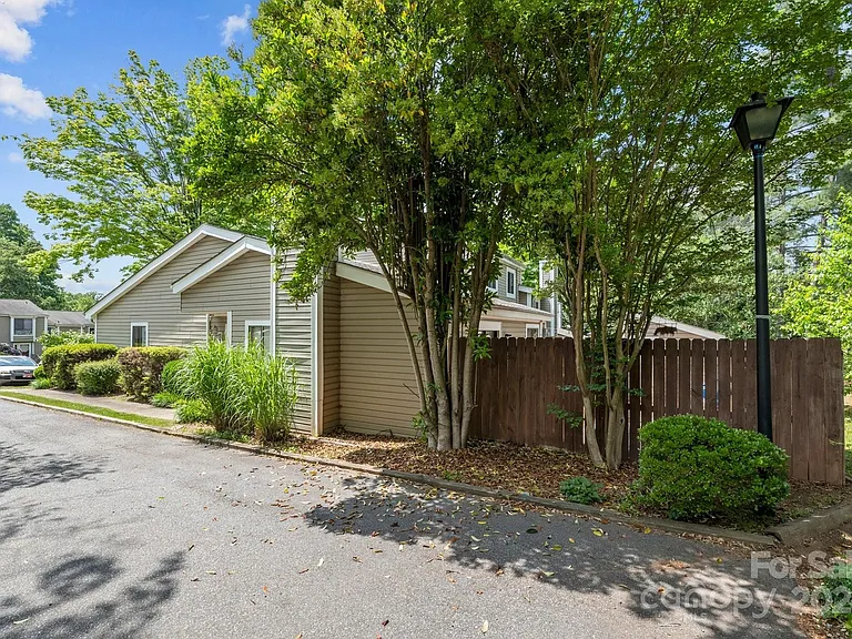 5301 Delta Dr — Photo 2