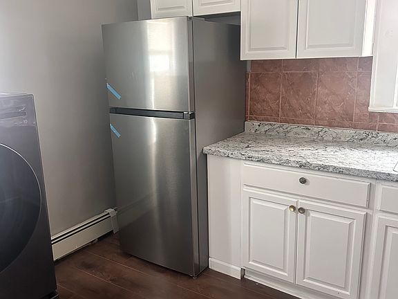 4th image of 9 Rosedale Ave Floor 1