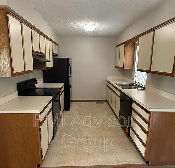 2816 SW Westport Plaza Dr — Photo 10
