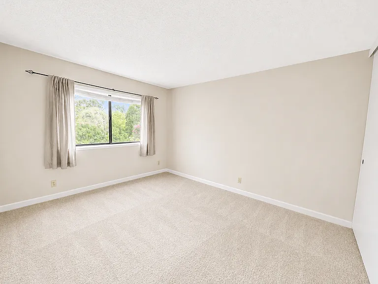39015 Walnut Ter — Photo 10