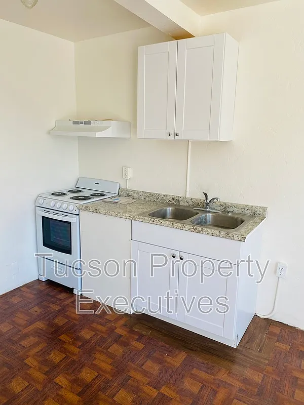 Studio, 1.0 bath, 350 sqft, $600 — Photo 4