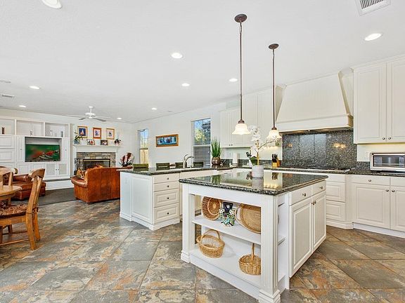 3rd image of 8358 Entreken Way
