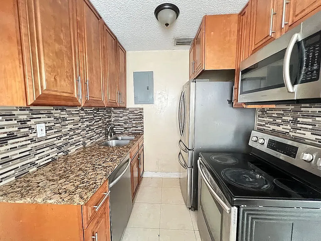 1 bed, $300 — Photo 4