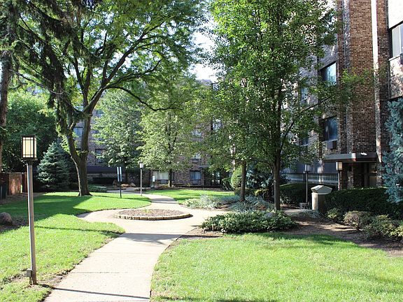 2nd image of 5358 N Cumberland Ave APT 421-2