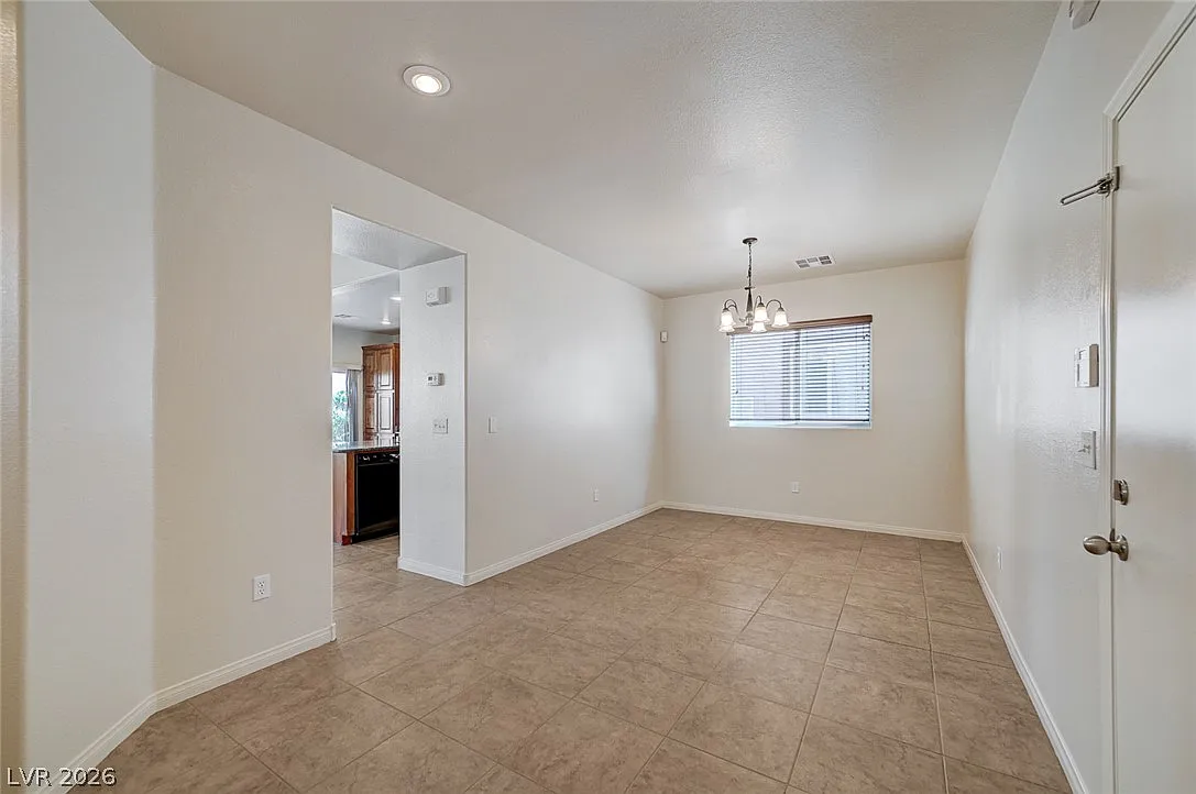 3 bed, 2.5 bath, 2047 sqft, $2,225 — Photo 3