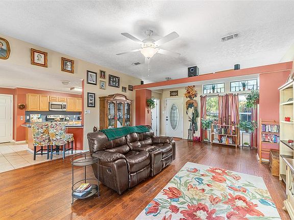 3rd image of 1823 Lafayette Ln