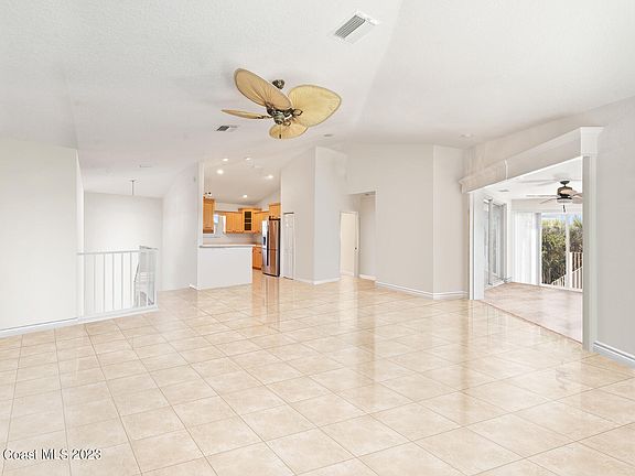 5th image of 5597 Cord Grass Ln