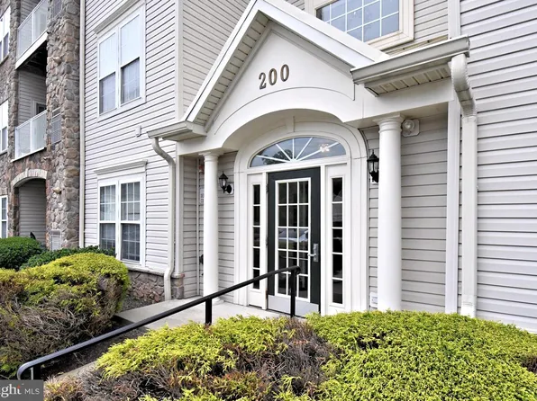 200 Beech Blvd APT 202, Warrington, PA 18976
