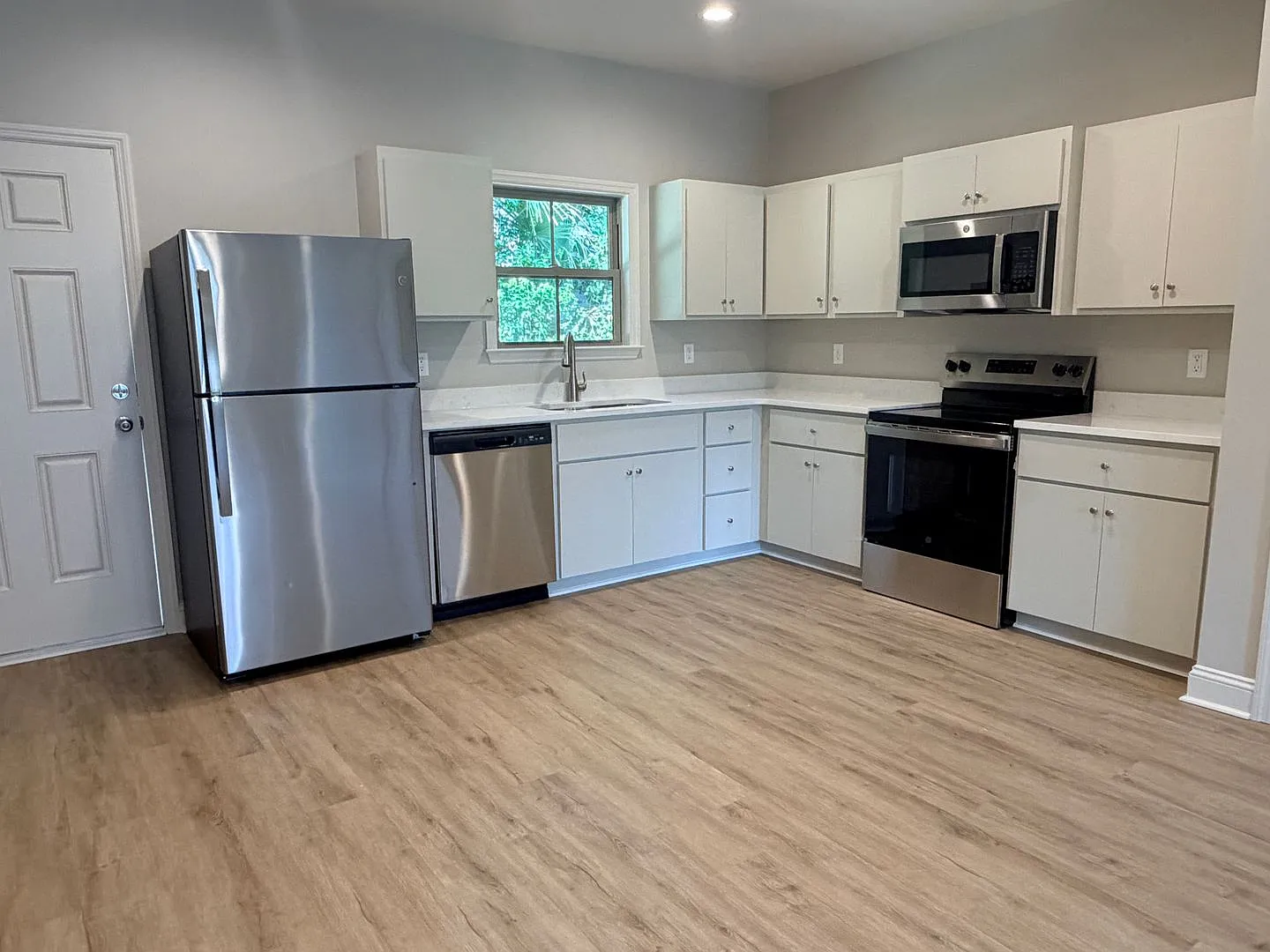 203 S Goodman St — Photo 2