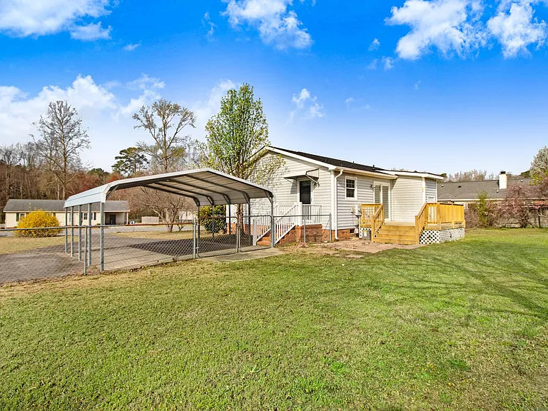 303 Wanda Dr — Photo 4