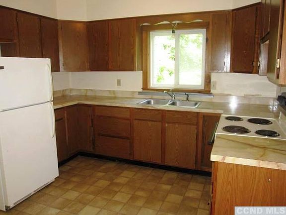 4th image of 101 White Pines Ln