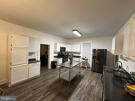 5th image of 402 N 2nd St