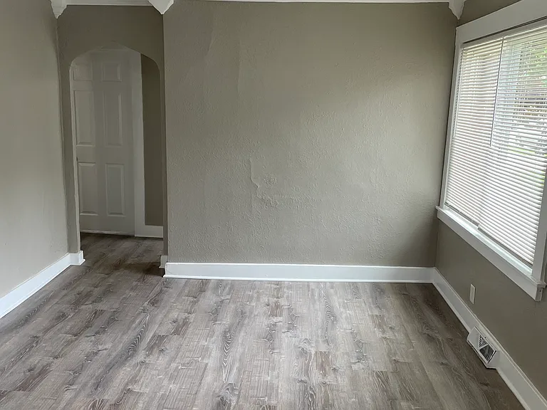 23321 Hazelwood Ave — Photo 4