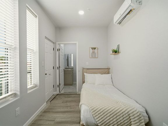 2nd image of 715 28th St #B