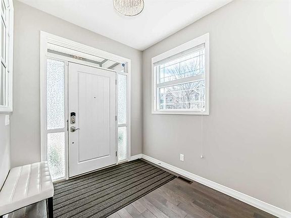 3rd image of 8 Masters Ct SE