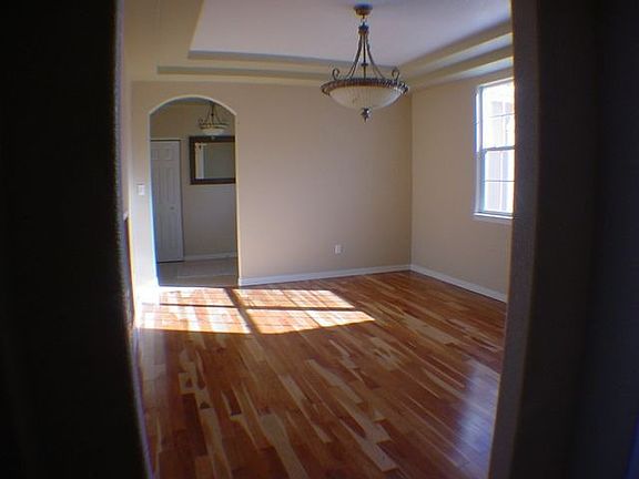 3rd image of 1111 W 12th St