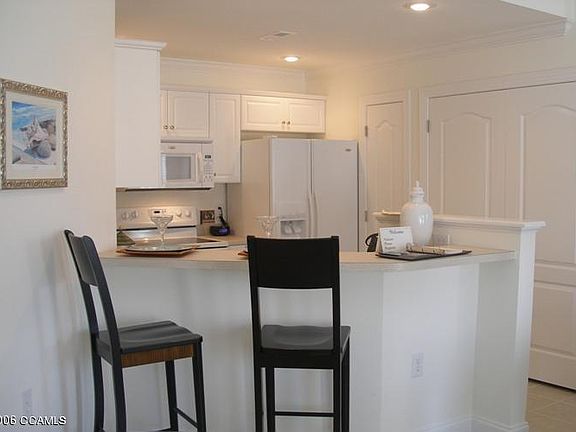 5th image of 202 Diamond Cove #202
