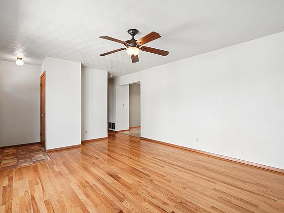 5th image of 2247 Saint John Dr