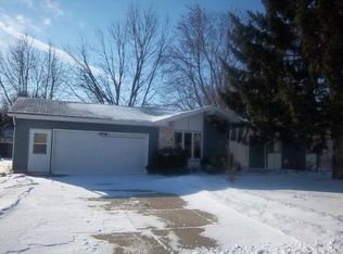 1504 Barberry Dr, Janesville, WI 53545