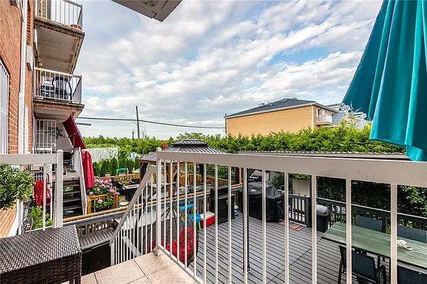 Sold by Remax Edge | media 32