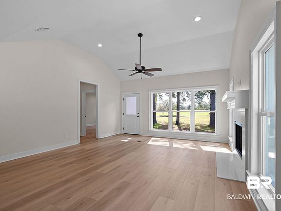 5th image of 607 Saint Andrews Dr