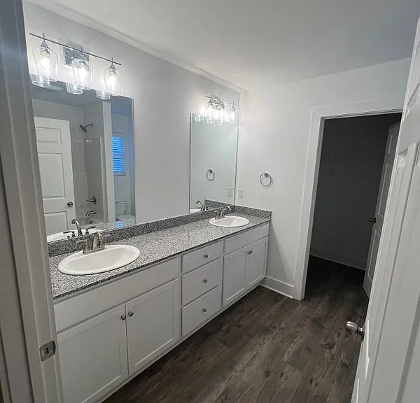 515 S Forest Ave — Photo 2