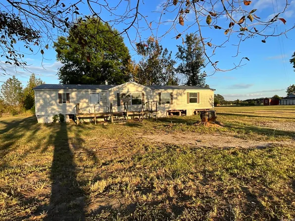 870 County Road 4201, De Kalb, TX 75559