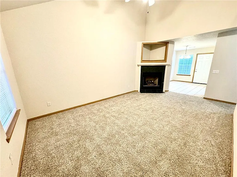 2203 E Cinnamon Way — Photo 2