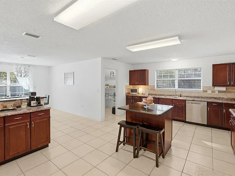 6 Reybury Ln — Photo 23