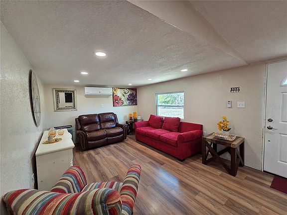 4th image of 1040 W Frostproof Rd