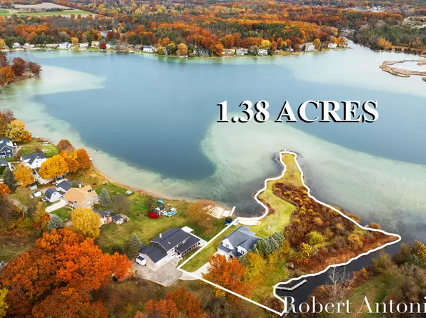250 Shore Dr, Wayland, MI 49348