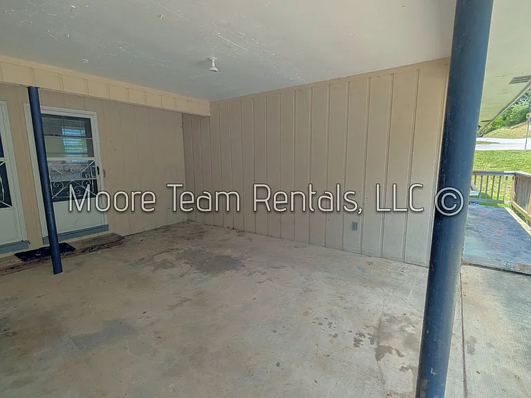 182 Ewart Dr — Photo 10