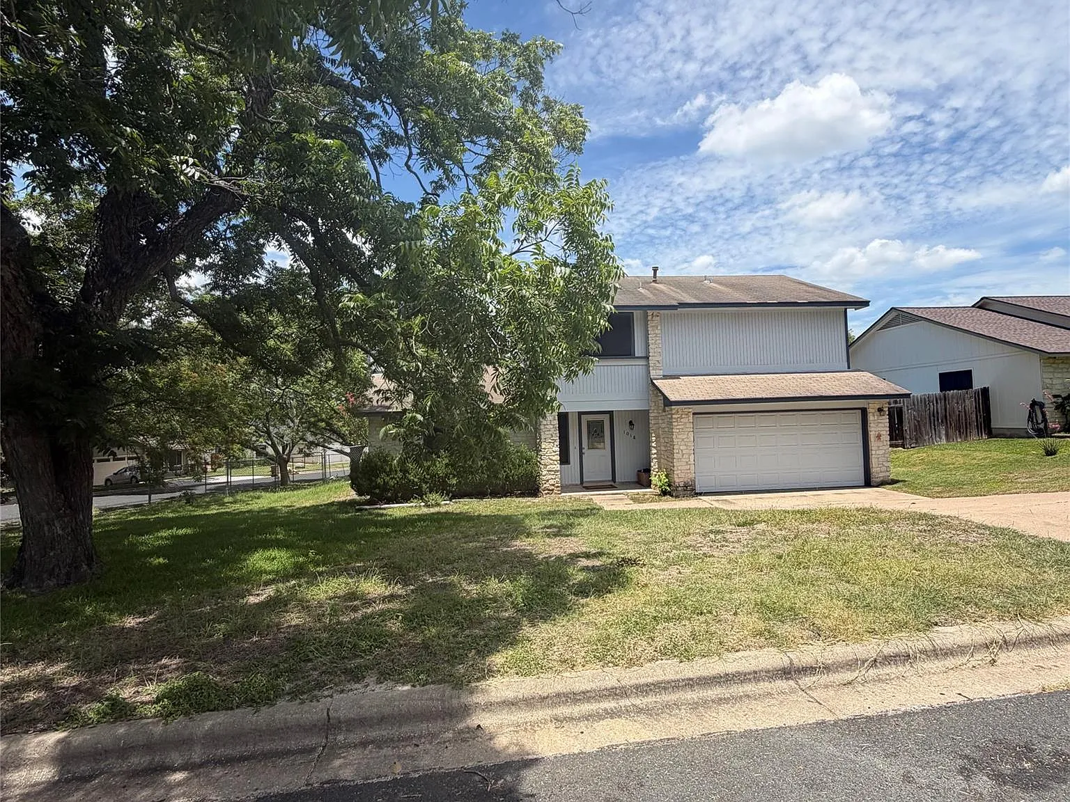 3 bed, 2.5 bath, 1596 sqft, $2,390 — Photo 2