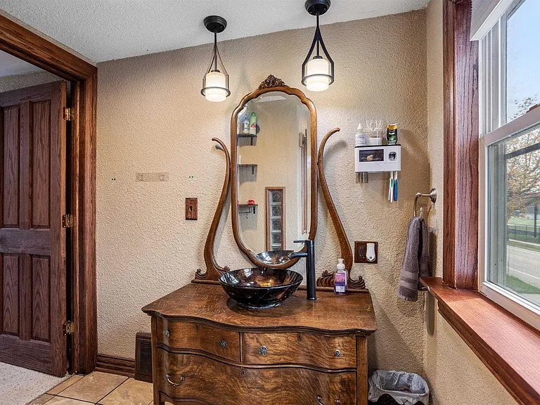 806 N Mason St — Photo 11