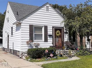 16221 Forest Ave, Eastpointe, MI 48021