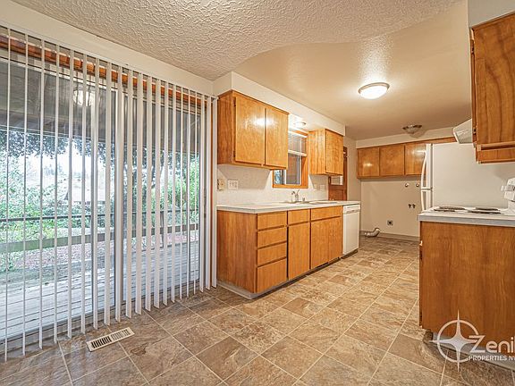 5th image of 5619 NE 119th St