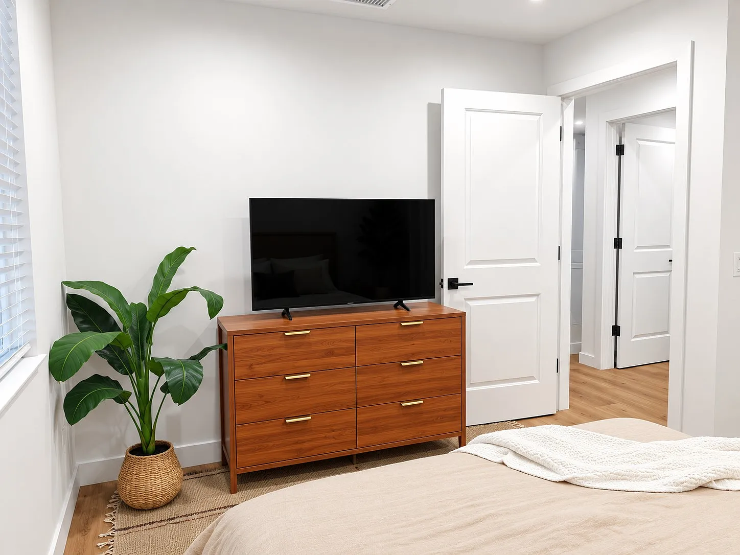 2 bed, 800 sqft, $4,300 — Photo 4
