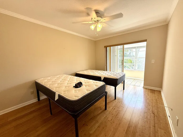 73 Hastings E — Photo 8