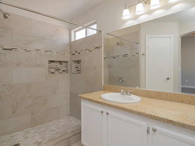 1100 Sport Of Kings Ave — Photo 11
