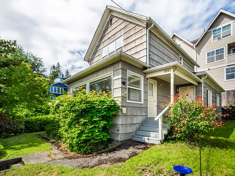 410 W Barrett St — Photo 1
