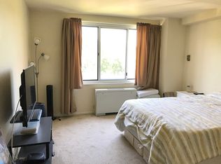 10201 Grosvenor Pl APT 906, North Bethesda, MD 20852