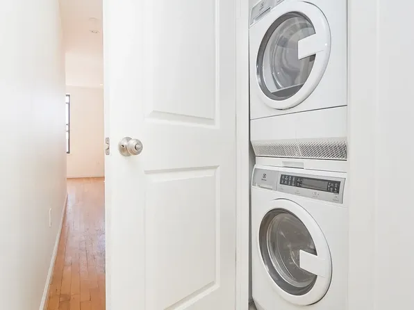 623 Halsey Street image 4 of 12