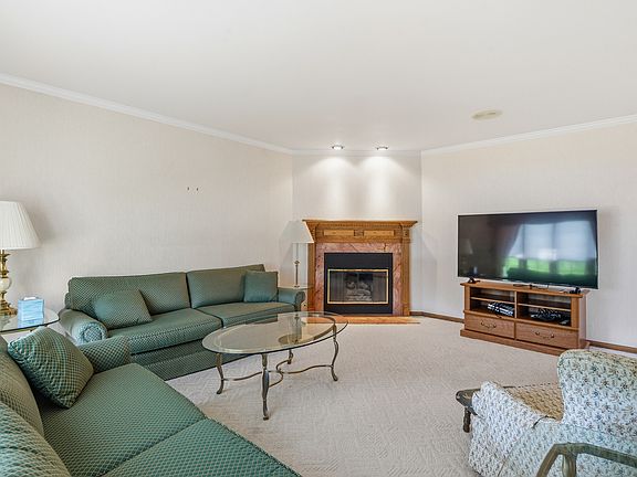 3rd image of 10650 Golf Rd