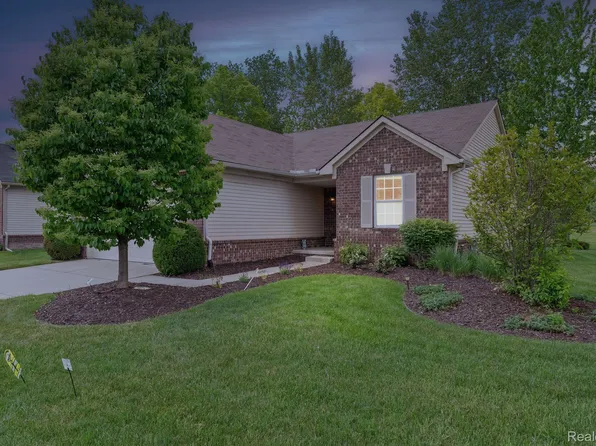 33504 Bay Hill Dr, Romulus, MI 48174