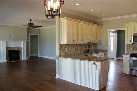 4th image of 125 Saratoga Dr S