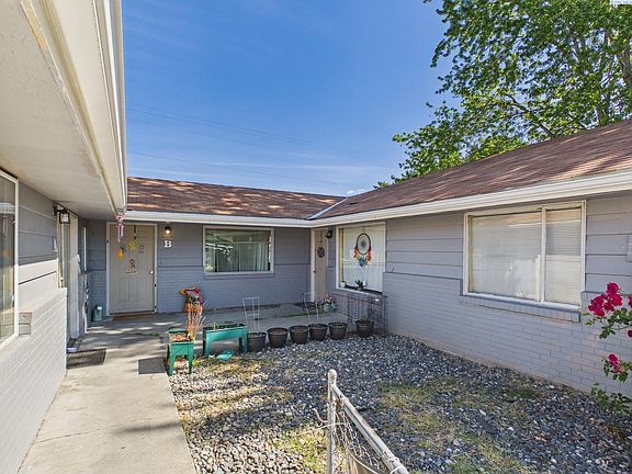 3rd image of 2622 W Clearwater Ave
